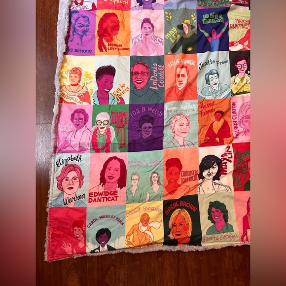 Badass Babes Julie Van Grol & Abbey’s House Large Adult Cuddle Minky Blanket - Picture 2 of 11